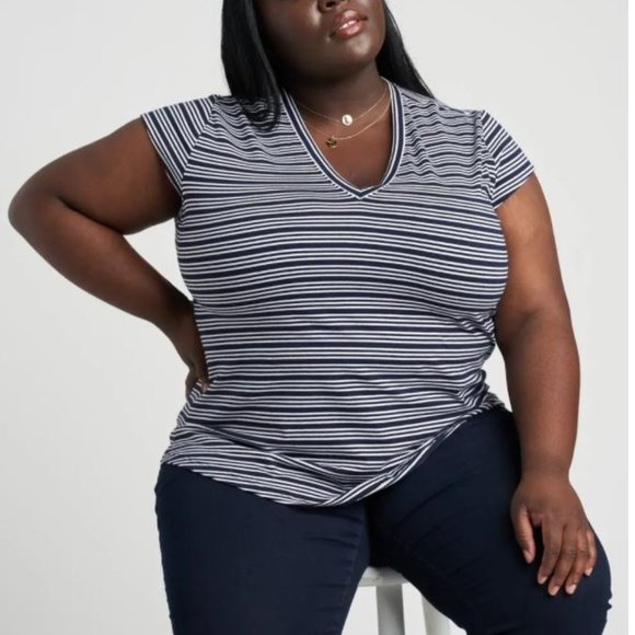 Universal Standard Ashley Cap Sleeve T - Picture 1 of 10